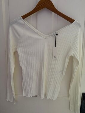 Banana Republic White Ribbed V-Neck Long Sleeve Top